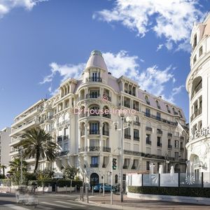 Property in Carre d'Or