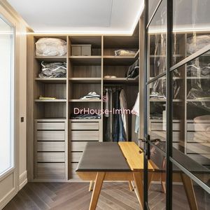 Property in Carre d'Or