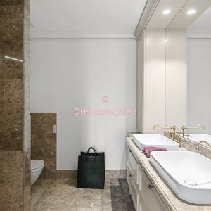 Property in Carre d'Or