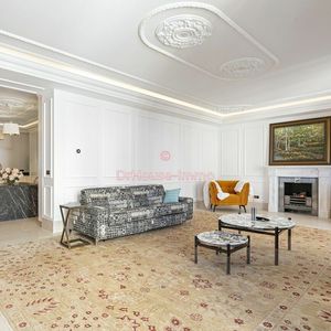 Property in Carre d'Or