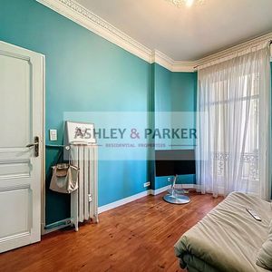 Property in Carre d'Or