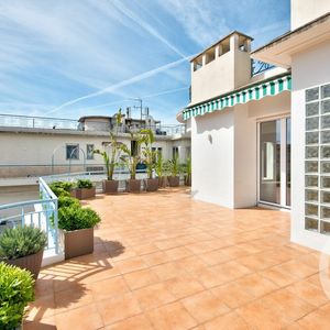 Property in Carre d'Or