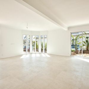 Property in Carre d'Or