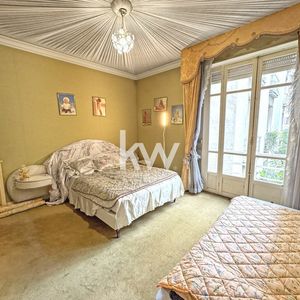Property in Carre d'Or