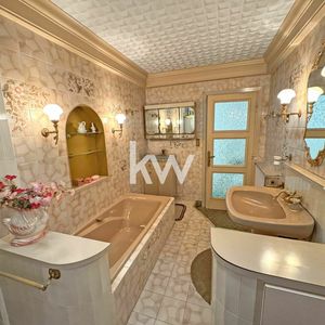 Property in Carre d'Or