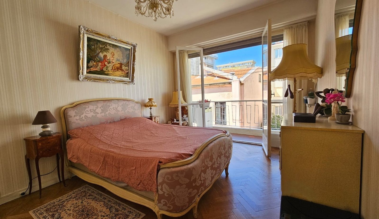 Property photo in Carre d'Or