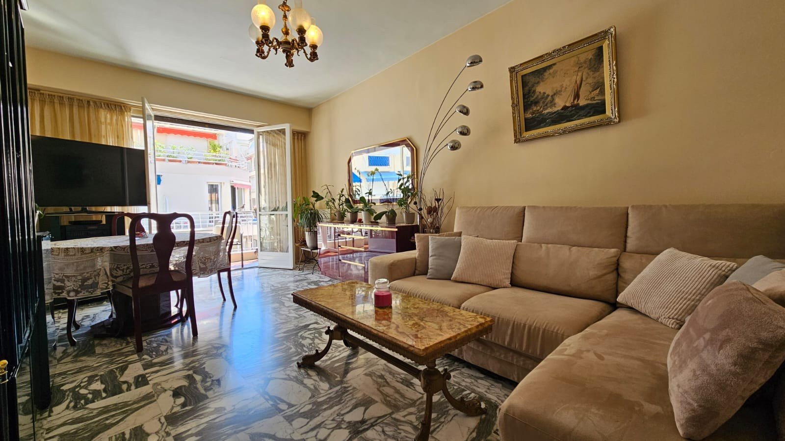 Property photo in Carre d'Or