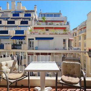 Property in Carre d'Or