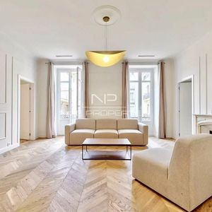 Property in Carre d'Argent