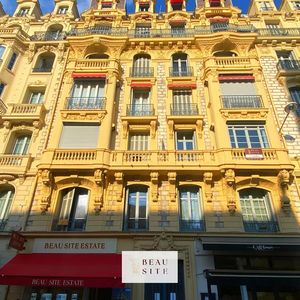 Property in Carre d'Or