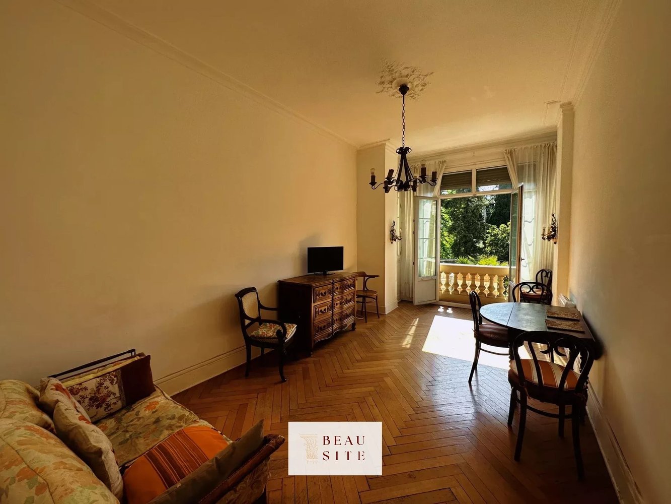 Property photo in Carre d'Or