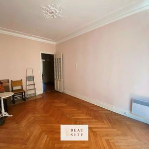 Property in Carre d'Or