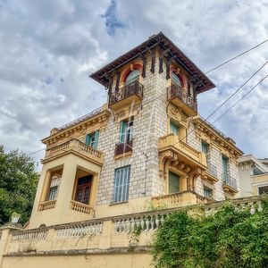 Property in Carre d'Or