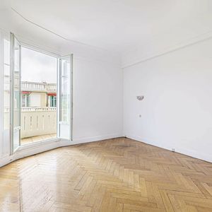 Property in Carre d'Or