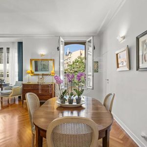 Property in Carre d'Or