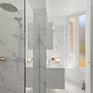 Property in Carre d'Or