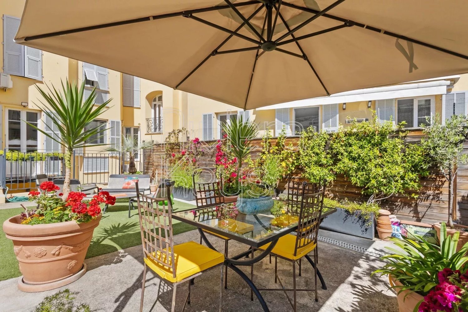 Property photo in Carre d'Or