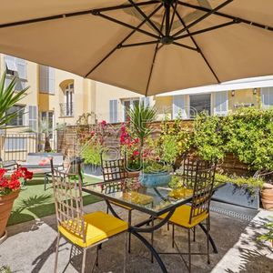 Property in Carre d'Or