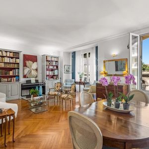 Property in Carre d'Or