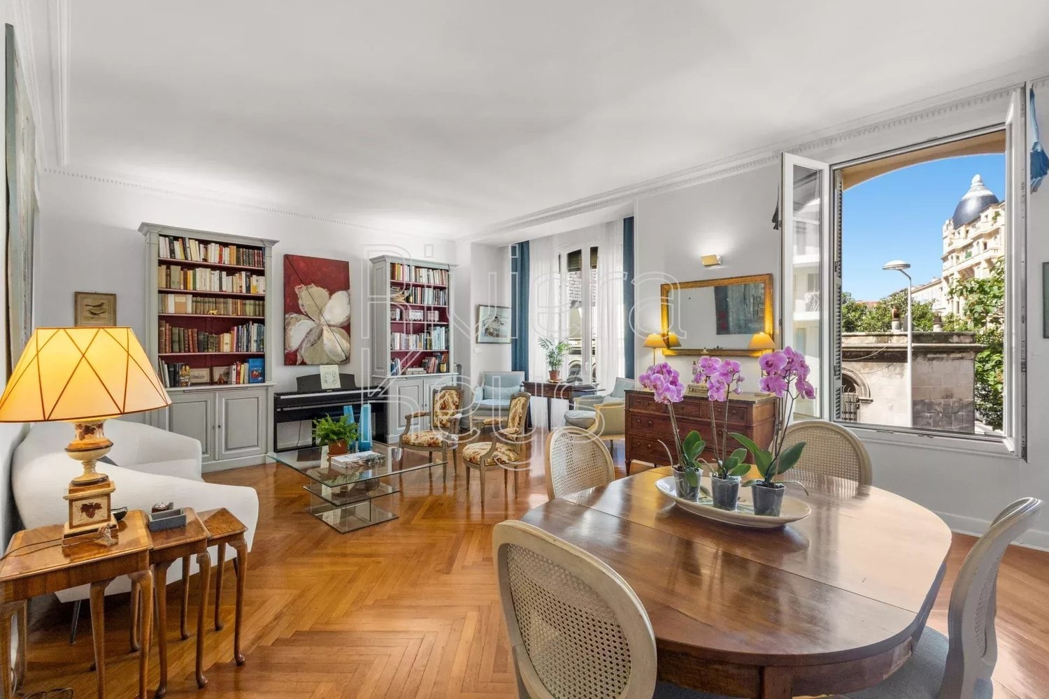 Property photo in Carre d'Or