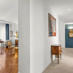 Property in Carre d'Or