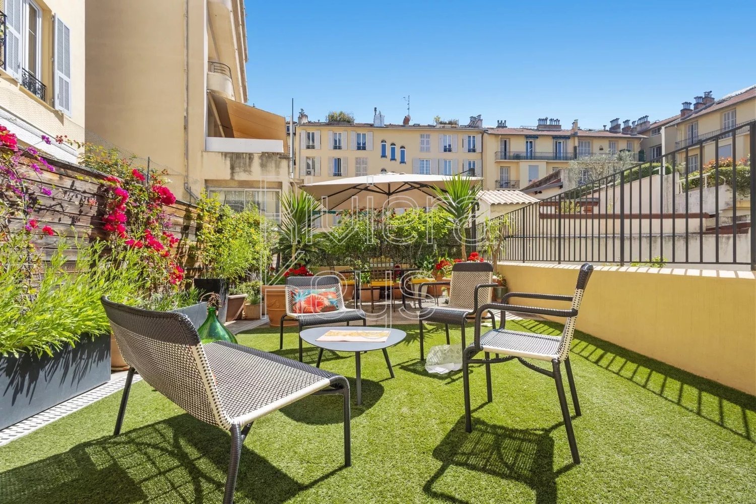 Property photo in Carre d'Or