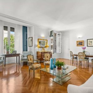 Property in Carre d'Or