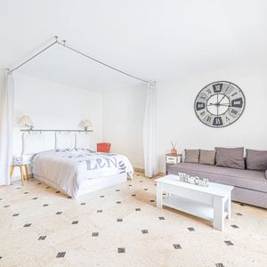 Property in Carre d'Or