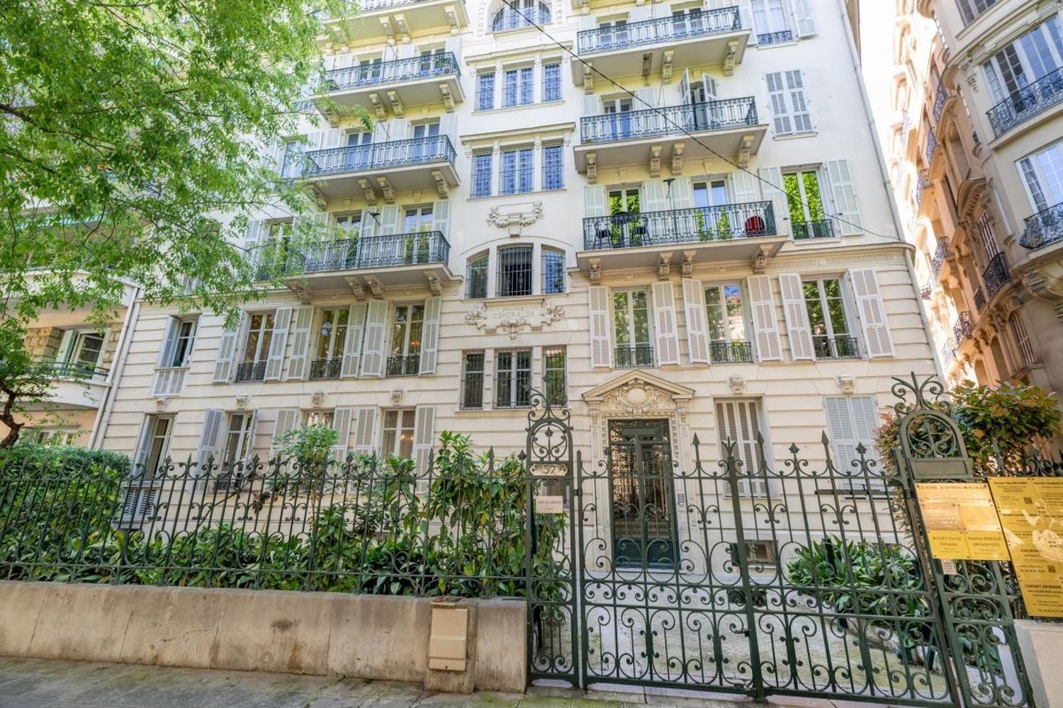 Property photo in Carre d'Or