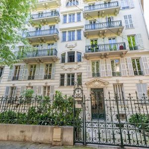 Property in Carre d'Or