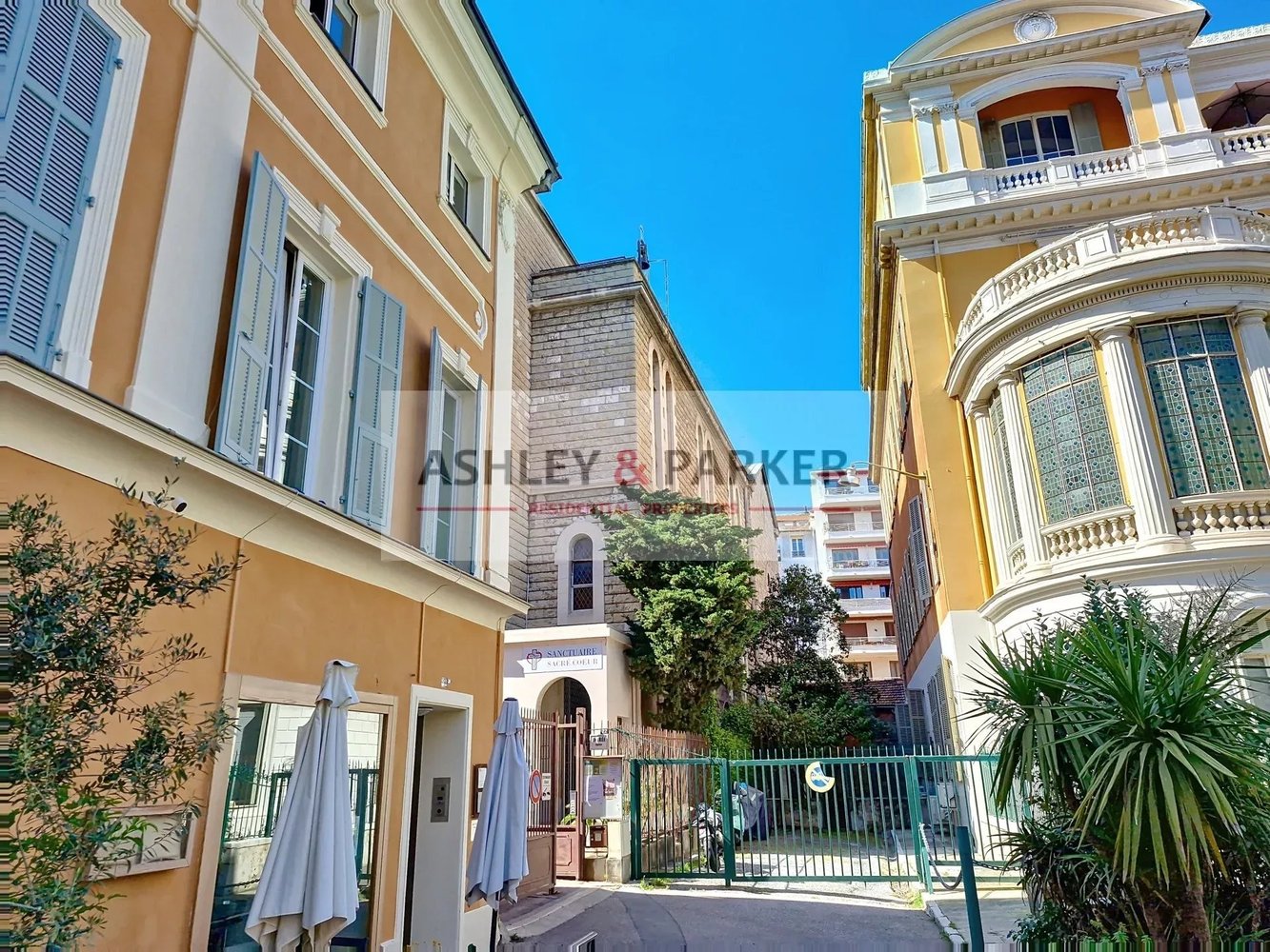 Property photo in Carre d'Or