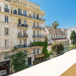 Property in Carre d'Or