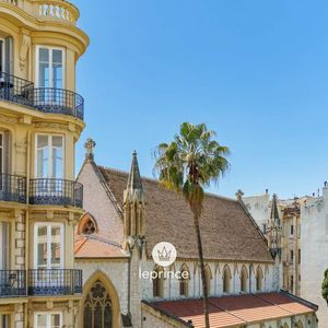 Property in Carre d'Or