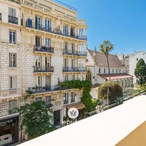 Property in Carre d'Or