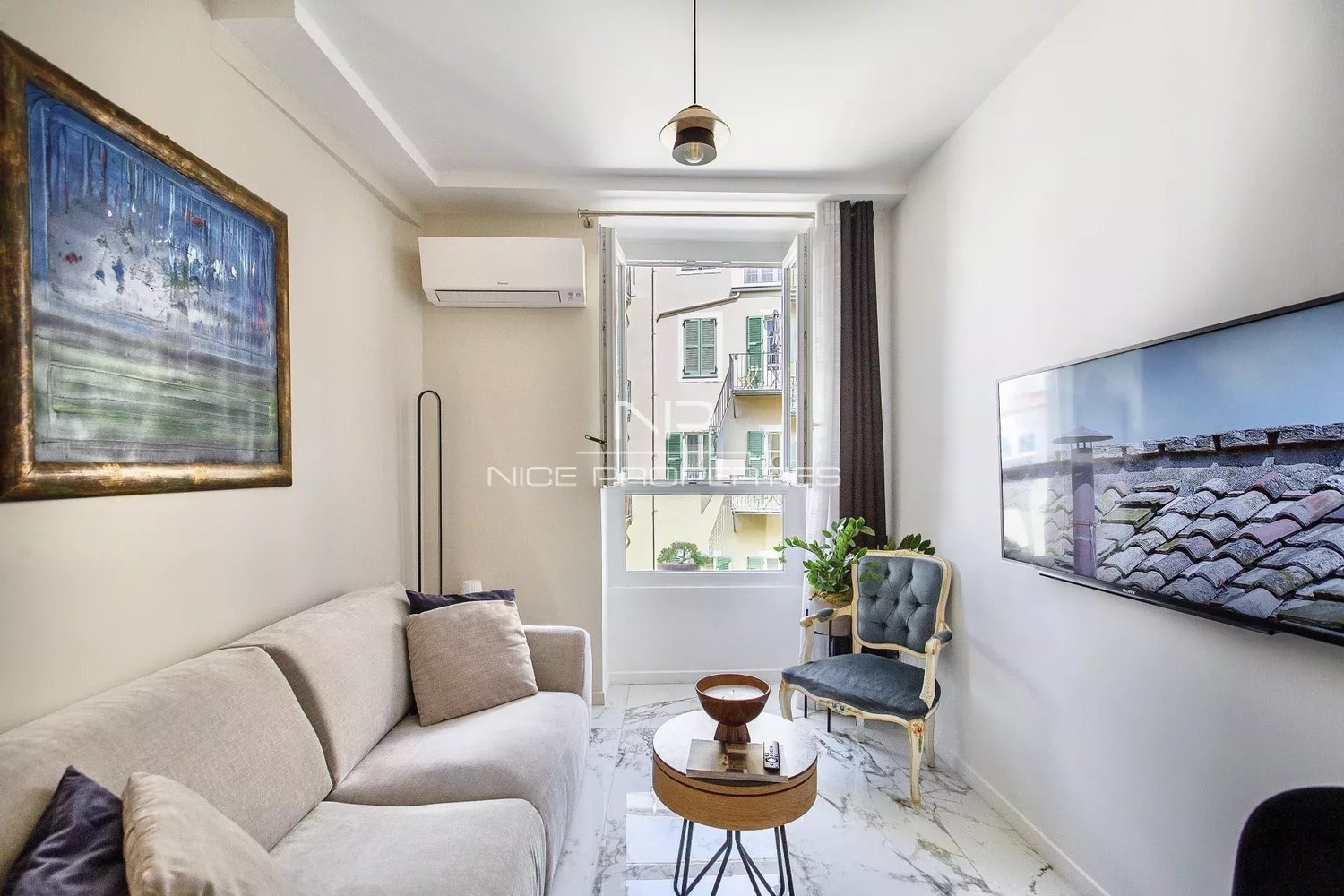 Property photo in Carre d'Or