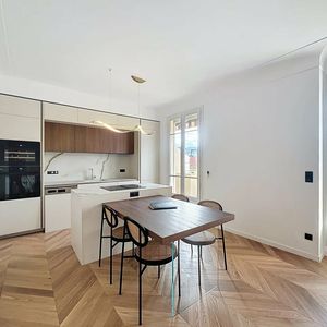 Property in Carre d'Or