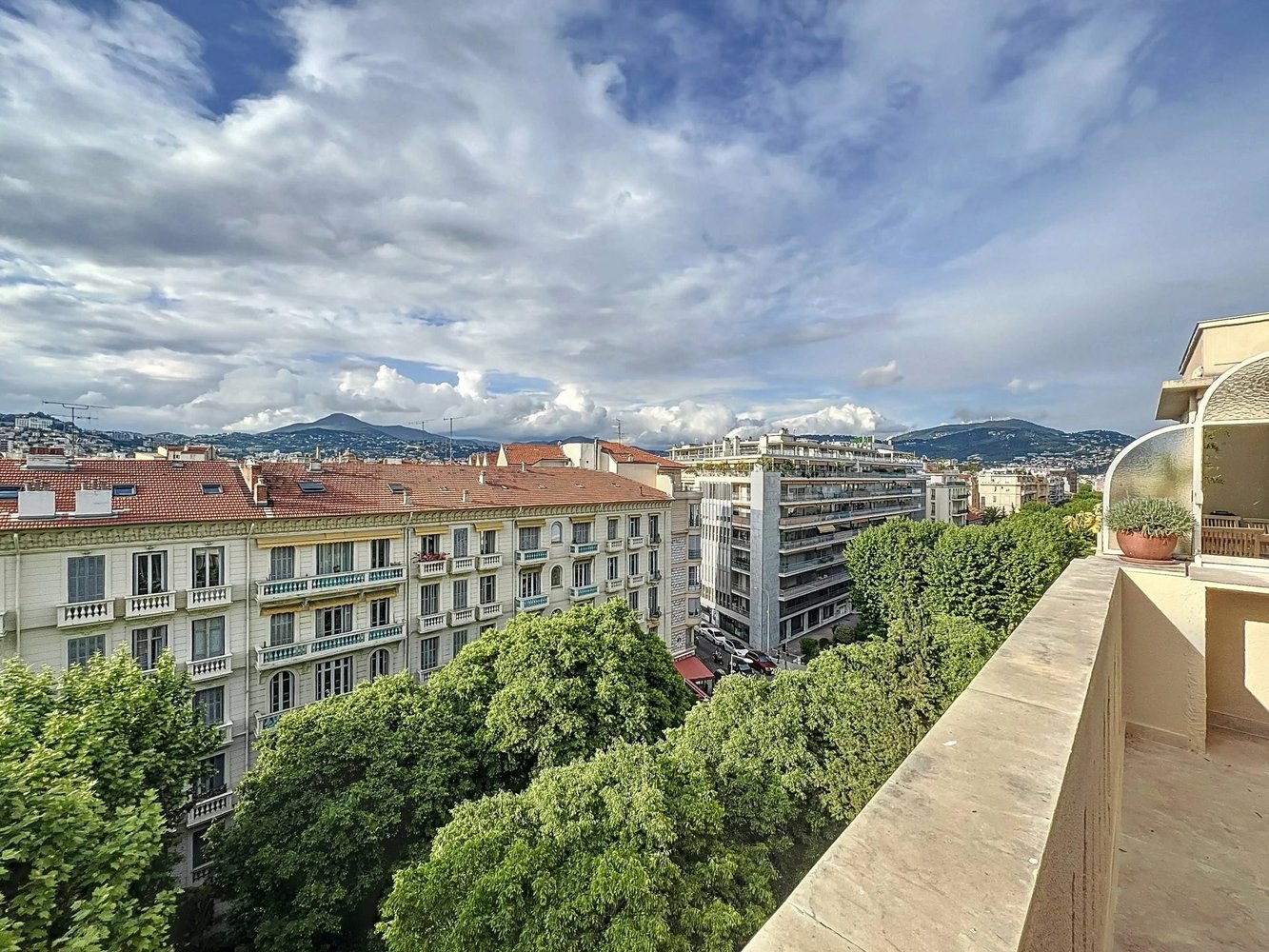 Property photo in Carre d'Or