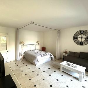 Property in Carre d'Or