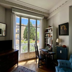 Property in Carre d'Or