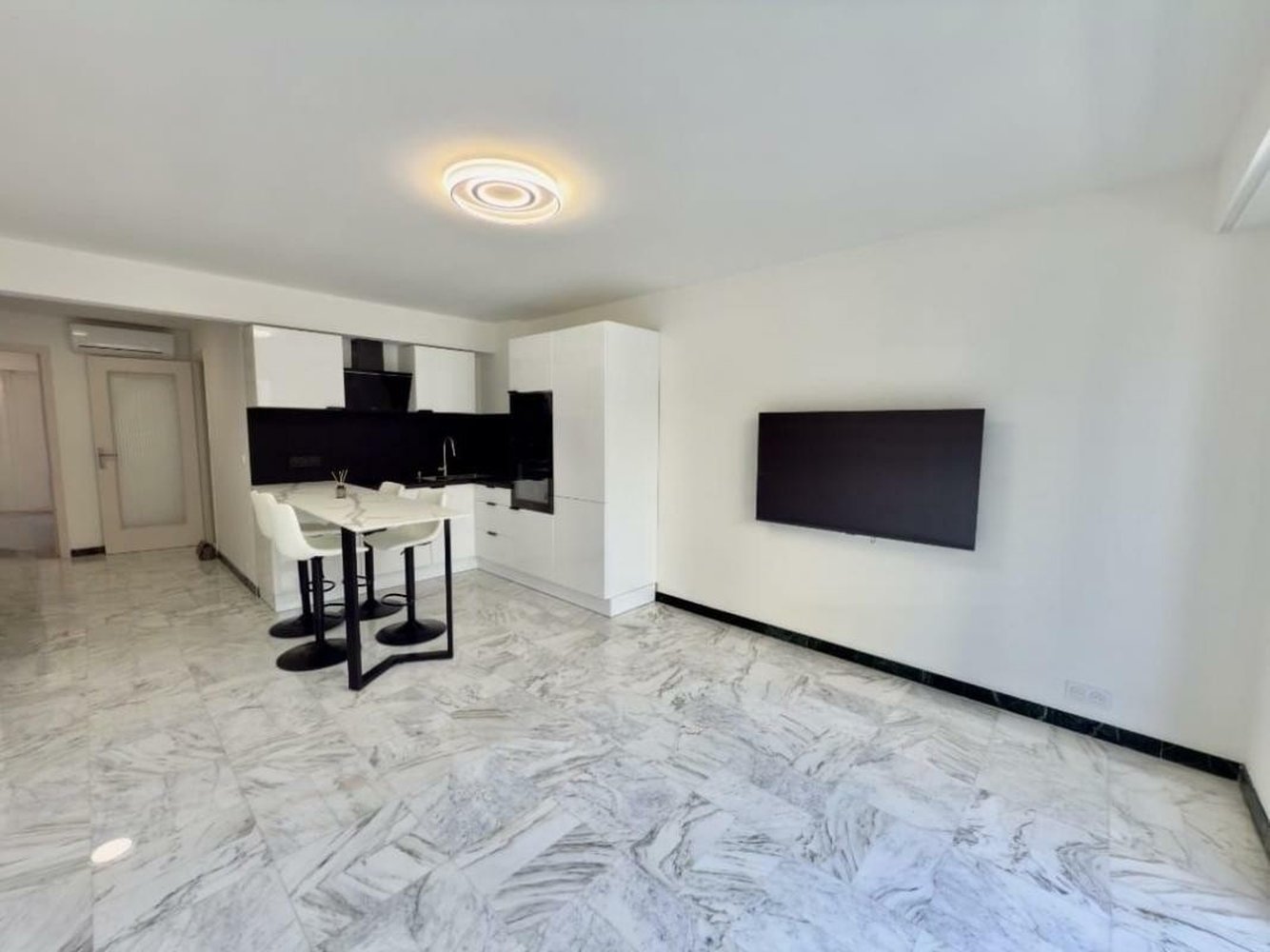 Property photo in Carre d'Or