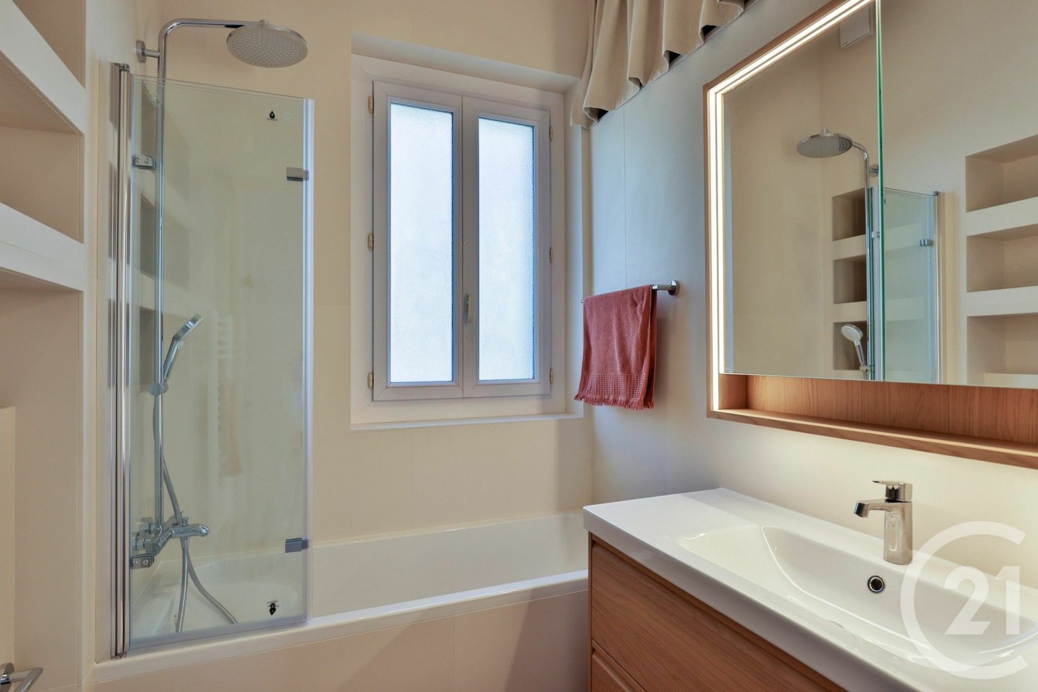 Property photo in Port