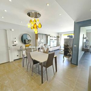 Property in Carre d'Or