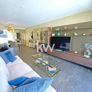 Property in Carre d'Or