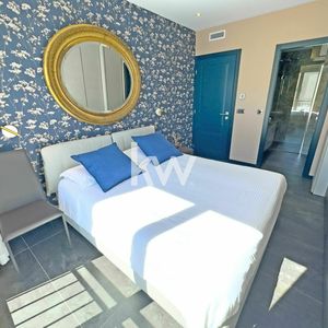 Property in Carre d'Or