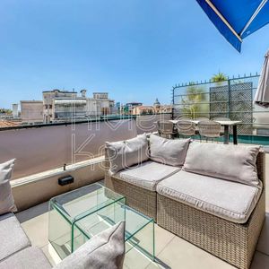 Property in Carre d'Or