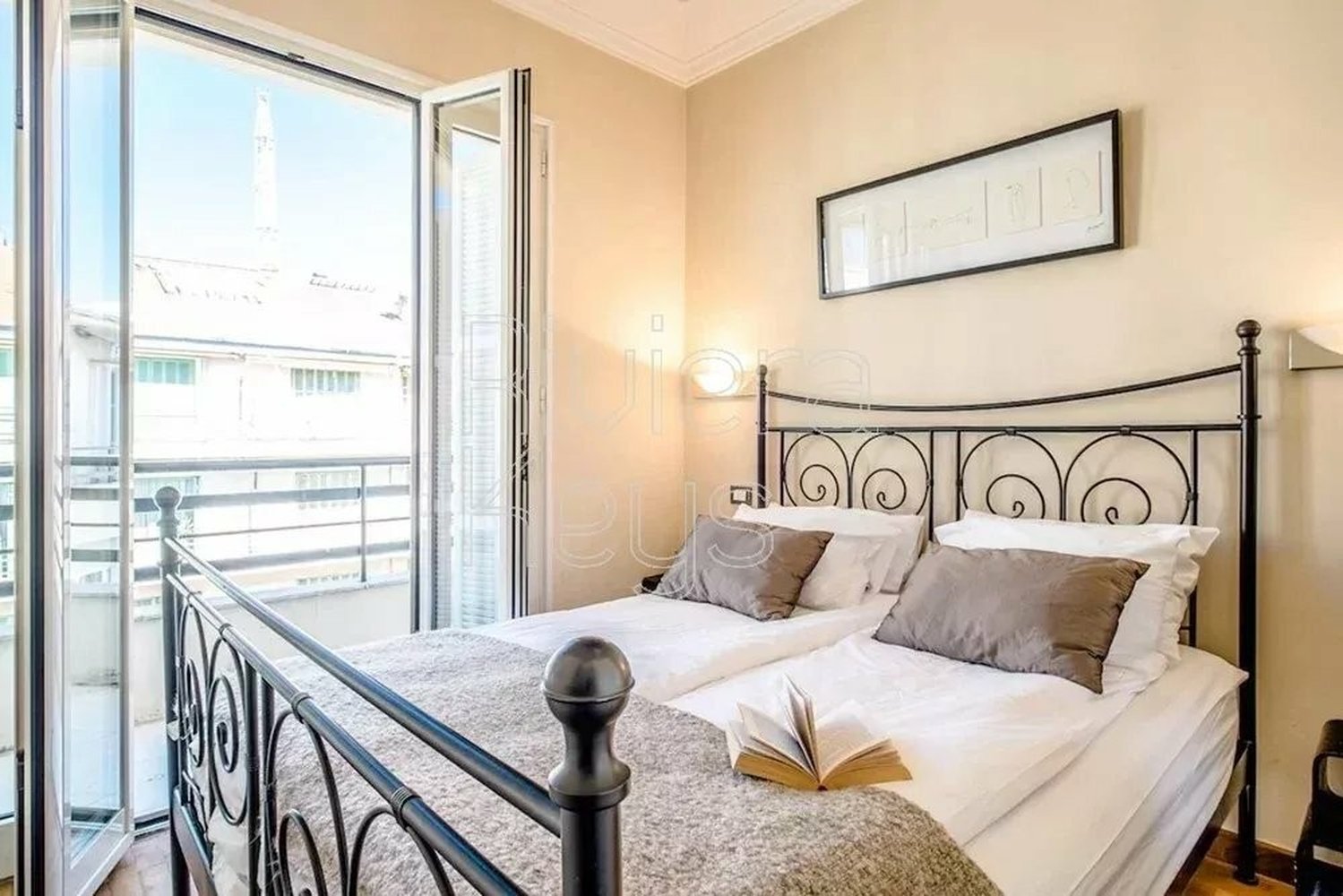 Property photo in Carre d'Or