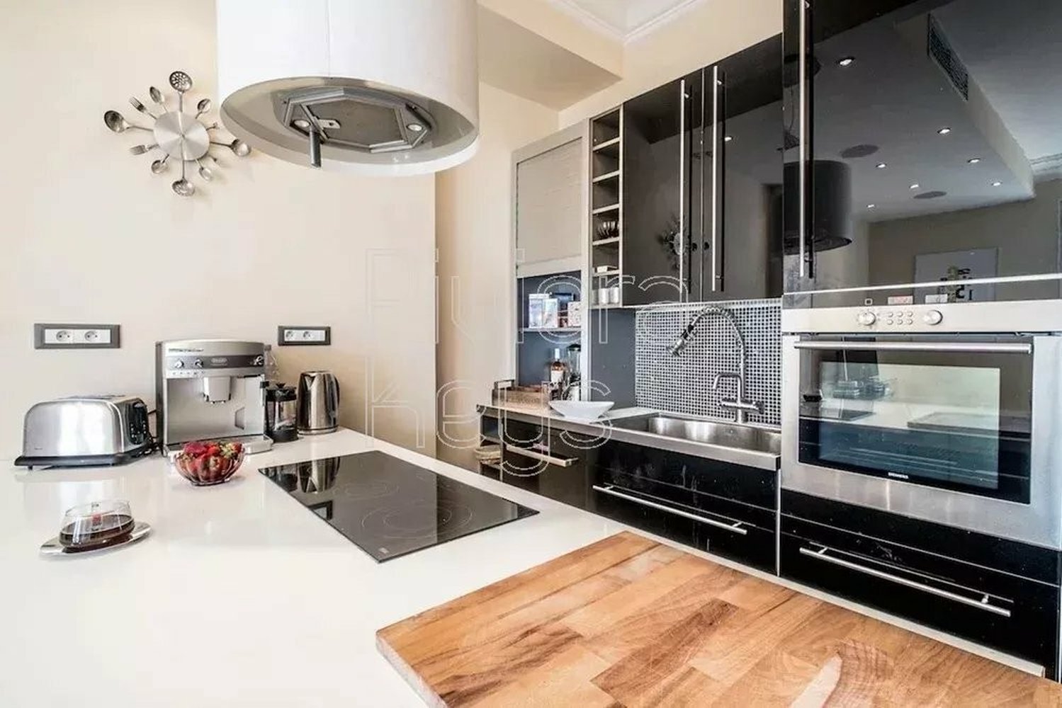 Property photo in Carre d'Or