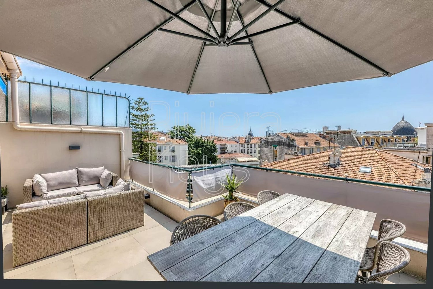 Property photo in Carre d'Or