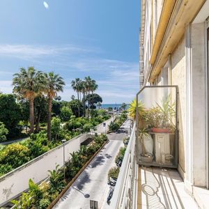 Property in Carre d'Or