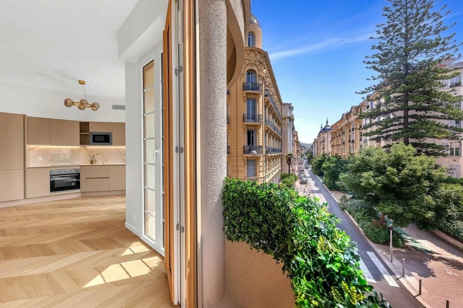 Property photo in Carre d'Or